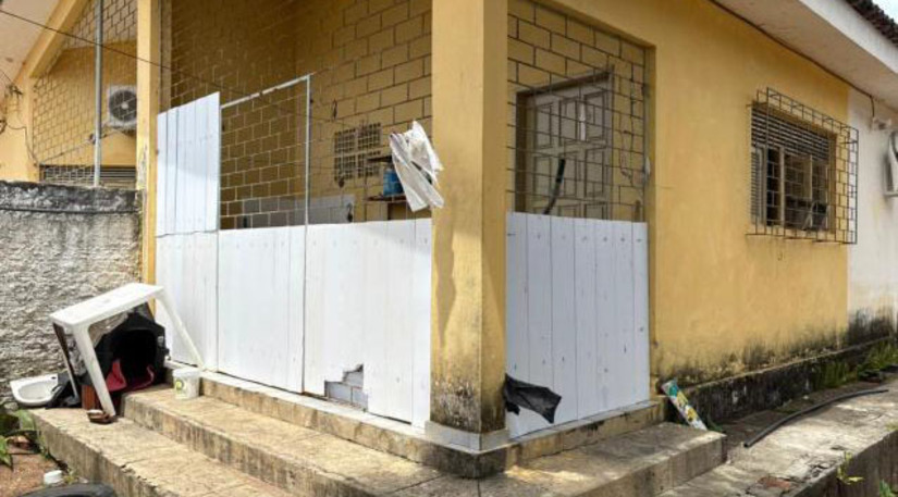   A precariedade estrutural e o risco iminente de incêndios e colapso sanitário nas unidades socioeducativas do Rio Grande do Norte motivaram o Ministério Público a cobrar celeridade da Fundase e da construtora RD Soluções Ltda, sob pena de novas sanções judiciais. O andamento travado das obras gerou a interdição parcial do Case de Caicó e ameaça a meta de conclusão para novembro de 2026, visto que apenas R$ 601 mil dos R$ 4 milhões bloqueados pela Justiça desde 2025 foram efetivamente utilizados até o momento.
