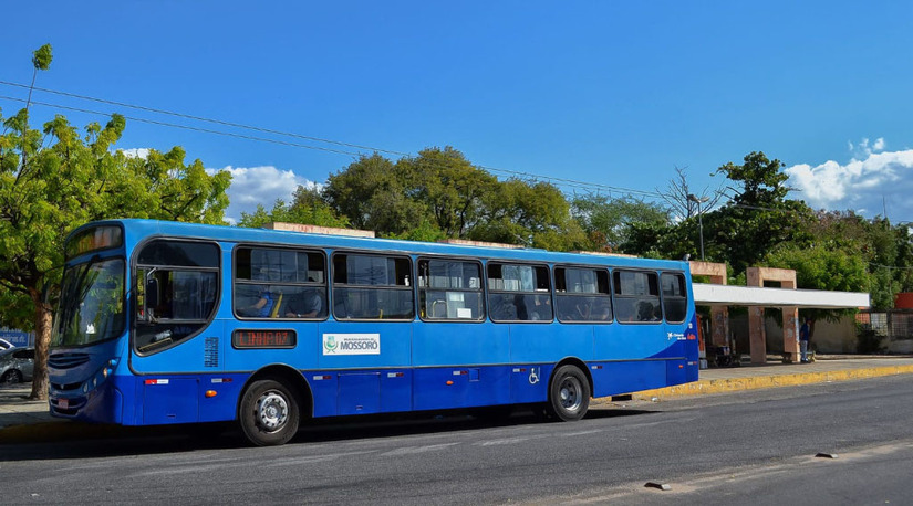   A Prefeitura de Mossoró (RN) abriu o credenciamento para o Passe Livre Estudantil, que oferece até quatro passagens diárias gratuitas a alunos matriculados no município. O benefício é liberado no dia útil seguinte à conclusão do processo.