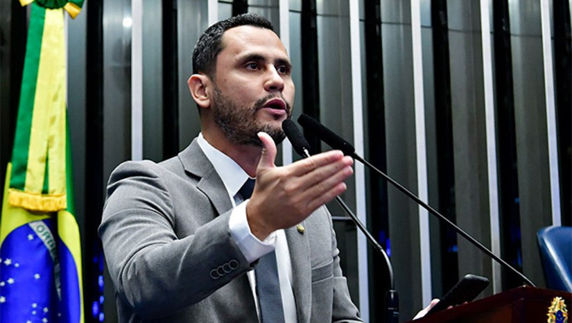    Ocorre que, se o Republicanos voltar atrás e indicar o senador Cleitinho ao Governo, a candidatura de Cunha deverá subir no telhado, porque é pulo de dez que Cleitinho irá abandoná-lo no 1º questionamento sobre a legitimidade de um carioca buscar um mandato em Minas. Mais na COLUNA ESPLANADA