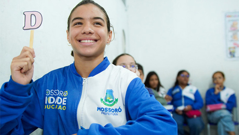   Mossoró em posição de destaque no RN.  Nos anos iniciais, Mossoró passou de 5,6, em 2023, para 6,1 em 2025, alcançando a média nacional. O resultado ficou acima da média do Rio Grande do Norte (5,5) e de Natal (4,8).  Nos anos finais, o município avançou de 4,3 para 5,0, alcançando também a média nacional. Mossoró superou a média do Estado (4,2) e a nota de Natal (3,7).