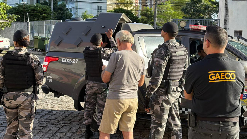   A Justiça do Rio Grande do Norte manteve a prisão preventiva de Marco Antônio Heredia Viveros após audiência de custódia nesta segunda-feira (10), por descumprir medidas protetivas que proibiam a divulgação de informações sobre o caso Maria da Penha. A prisão ocorreu no domingo (09) devido ao anúncio de uma entrevista na TV Record, violando as restrições impostas. O tribunal determinou o veto à reportagem e a retirada imediata dos materiais promocionais.