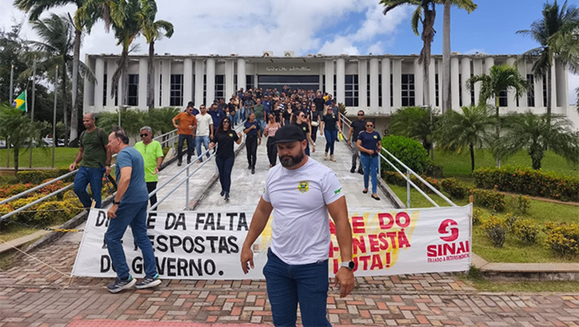   Os Sindicatos dos Servidores Públicos da Administração Indireta do Rio Grande do Norte (Sinai-RN) e dos Agentes Socioeducativos do Rio Grande do Norte (Sindasern) receberam do Governo do Estado um termo de compromisso para os três pontos da pauta dos servidores da Fundação de Atendimento Socioeducativo do Rio Grande do Norte (Fundase/RN): auxílio-fardamento, auxílio-alimentação e promoções. A categoria se reúne em assembleia nesta quinta-feira (20), às 14h, para conhecer e avaliar os termos da proposta.