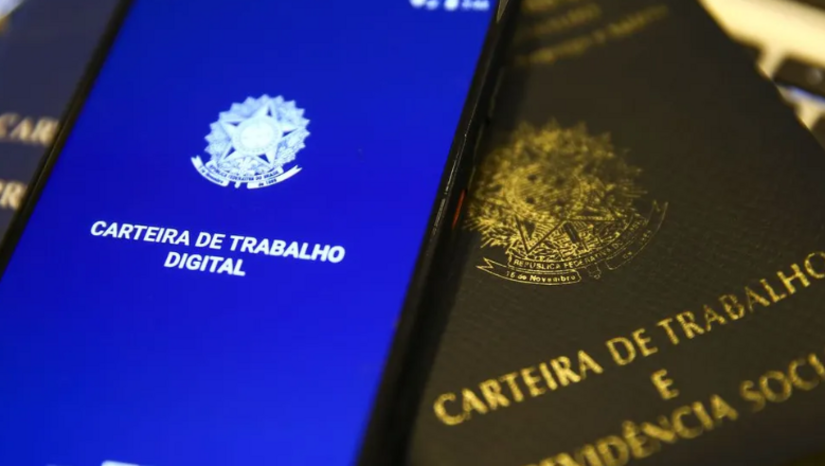   O governo estima que o salário mínimo subirá para R$ 1.741 em 2027, um aumento de 7,4% sobre o valor atual, conforme anunciado pelo ministro Dario Durigan. Essa projeção, baseada em regras de ganho real e inflação pelo INPC, constará no Projeto de Lei Orçamentária Anual que vai ao Congresso até 31 de agosto. A mudança traz benefícios diretos para a população carente ao elevar o poder de compra e reajustar pagamentos assistenciais e previdenciários do INSS. Contudo, o novo piso também pressiona as contas públicas, exigindo do governo um controle rigoroso de outros gastos obrigatórios no Orçamento.