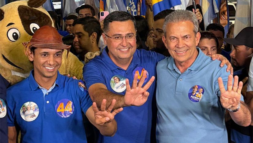   “Essa multidão mostra que Nísia Floresta acredita na mudança e quer um governo que esteja ao lado dos municípios. Allyson conhece as necessidades do povo e terá o nosso apoio para fazer o Rio Grande do Norte um estado melhor”, afirmou Gustavo Santos, segundo prefeito do PL a ingressar na campanha de Allyson Bezerra e Hermano Morais.   O outro prefeito que pulou fora da campanha de Alvaro Dias e ingressou na campanha de Allyson Bezerra, foi Ricardo Brito, de Pureza. Junto com ele, sete vereadores do município.  Já com relação a adesão do prefeito de Nísia Floresta,   “Estamos diante de uma cidade importante da Região Metropolitana, próxima ao Agreste e ao nosso litoral, que está dizendo ‘sim’ ao projeto para o Rio Grande do Norte. Um projeto que prega mudança, trabalho, dedicação e, principalmente, amor pelo povo do nosso estado”, afirmou Allyson.