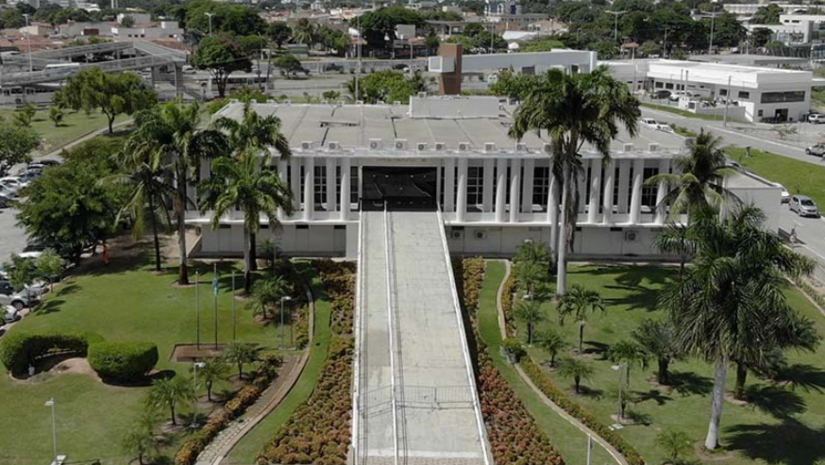   O Governo do Rio Grande do Norte iniciou o pagamento escalonado da folha salarial de agosto, destinando R$ 753,6 milhões a 125.534 servidores públicos estaduais. O cronograma foi dividido entre o pagamento de servidores ativos no dia 29 de agosto e de inativos e pensionistas em datas específicas até o dia 4 de setembro. 