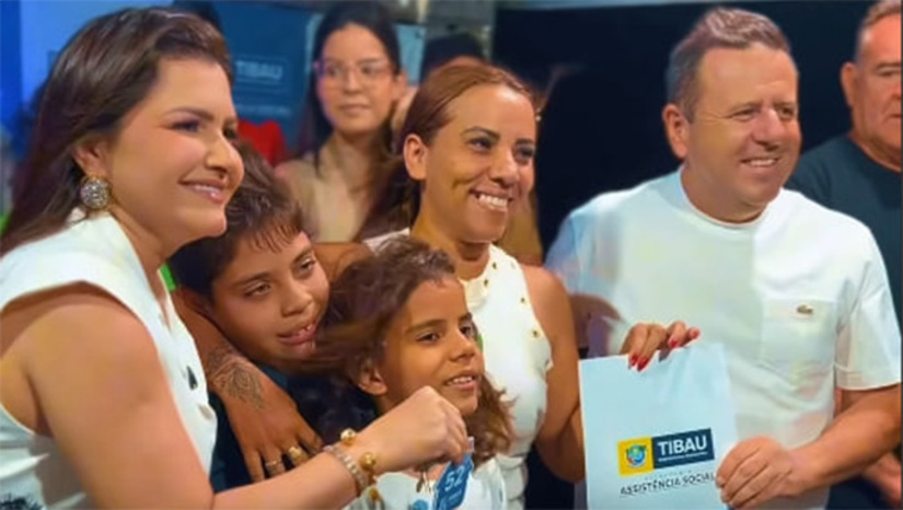   A prefeita Lidiane Marques, que já havia entregue outras 80 moradias, fez a entrega neste final de semana de mais 50. “Este é o verdadeiro sentido de nossa gestão, cuidar das pessoas. Cada casa entregue representa dignidade, segurança e mais tranquilidade para uma família”. Em seu discurso, ela classificou a data como um marco histórico para o município por meio do programa Habita Tibau.