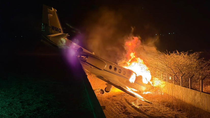   Investigadores do Cenipa realizam coleta de dados em Parelhas (RN) após aeronave ultrapassar limite de pista e sofrer incêndio; oito ocupantes escaparam sem ferimentos graves. O órgão da Força Aérea Brasileira (FAB) mobilizou uma equipe qualificada para periciar os destroços do jato executivo. 