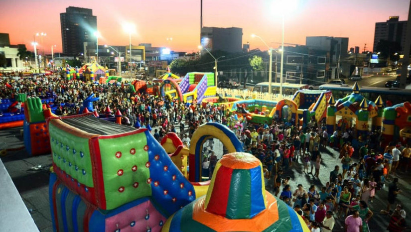   Com show gratuito do grupo infantil “3 Palavrinhas”, a Estação das Artes recebe nesta segunda-feira (12), das 16h às 21h, a tradicional Festa das Crianças da Prefeitura de Mossoró. O evento contará com brinquedos infláveis, apresentações dos palhaços Dedezinho e Jequinha, além do cantor Toty Barreto. Para garantir a diversão de todas as famílias e facilitar o deslocamento, o transporte público será totalmente gratuito na cidade durante o dia da festa.