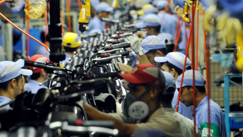   Indústria de duas rodas acelera o ritmo e alcança 186,7 mil unidades fabricadas no mês. Resultado acumulado de janeiro a setembro é o mais expressivo registrado nos últimos 18 anos. Associação de fabricantes eleva projeção anual para 2,1 milhões de veículos montados em Manaus. Demanda por mobilidade ágil e geração de renda impulsionam o mercado interno, diz entidade.