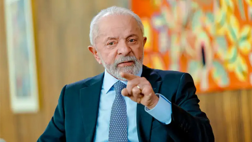   Em março de 2021, assim que soube da decisão do ministro do STF Edson Fachin que anulou as condenações de Lula da Silva e o libertou – abrindo caminho para sua candidatura – o então presidente Jair Bolsonaro bateu a mão na mesa e soltou “maravilha” com uma gargalhada. Comemorou o fato de que disputaria o cargo com o petista, para quem ele meses depois perdeu a reeleição. No 1º trimestre deste 2026, tão logo foi informado de que o candidato a presidente do PL seria Flávio Bolsonaro, o presidente Lula – em alta nas pesquisas à ocasião – deu um recado debochado a um amigo do senador, num evento: avise a ele para não desistir. O domingo dirá se Lula morderá a língua. Mais, na COLUNA ESPLANADA