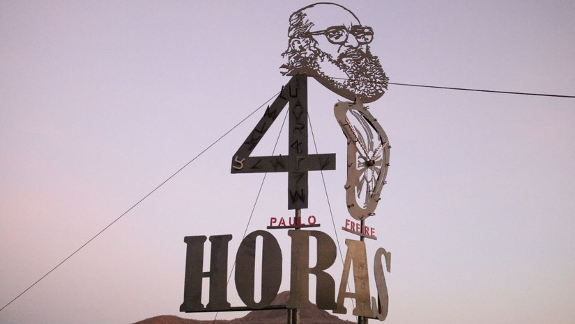   A experiência de alfabetização de adultos coordenada pelo educador Paulo Freire, em 1963, no município de Angicos, foi reconhecida como Patrimônio Cultural Imaterial do Rio Grande do Norte. A medida foi publicada no Diário Oficial do Estado na última terça-feira (27) e busca preservar a memória de uma das iniciativas mais emblemáticas da educação popular brasileira. A lei tem origem em projeto de autoria do deputado estadual Ezequiel Ferreira.