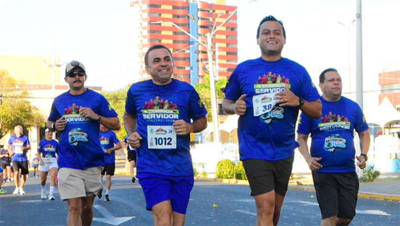   Criada na gestão do ex-prefeito Allyson Bezerra, a Corrida do Servidor, dentro da Semana do Servidor, incentiva a prática de atividades físicas, a promoção da saúde e o bem-estar dos servidores municipais. Outra tradição mantida pelo atual prefeito, Marcos Medeiros, foi o pagamento dos servidores em dia, sendo que muitas das vezes, antecipado, como ocorreu neste mês de outubro de 2026. "Nosso compromisso é continuar desenvolvendo políticas que valorizem quem trabalha diariamente por Mossoró”, destacou Marcos Medeiros