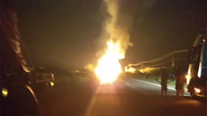 Imagem 1 -  Sinalização do local que a carreta pegou fogo teria evitado a tragédia
