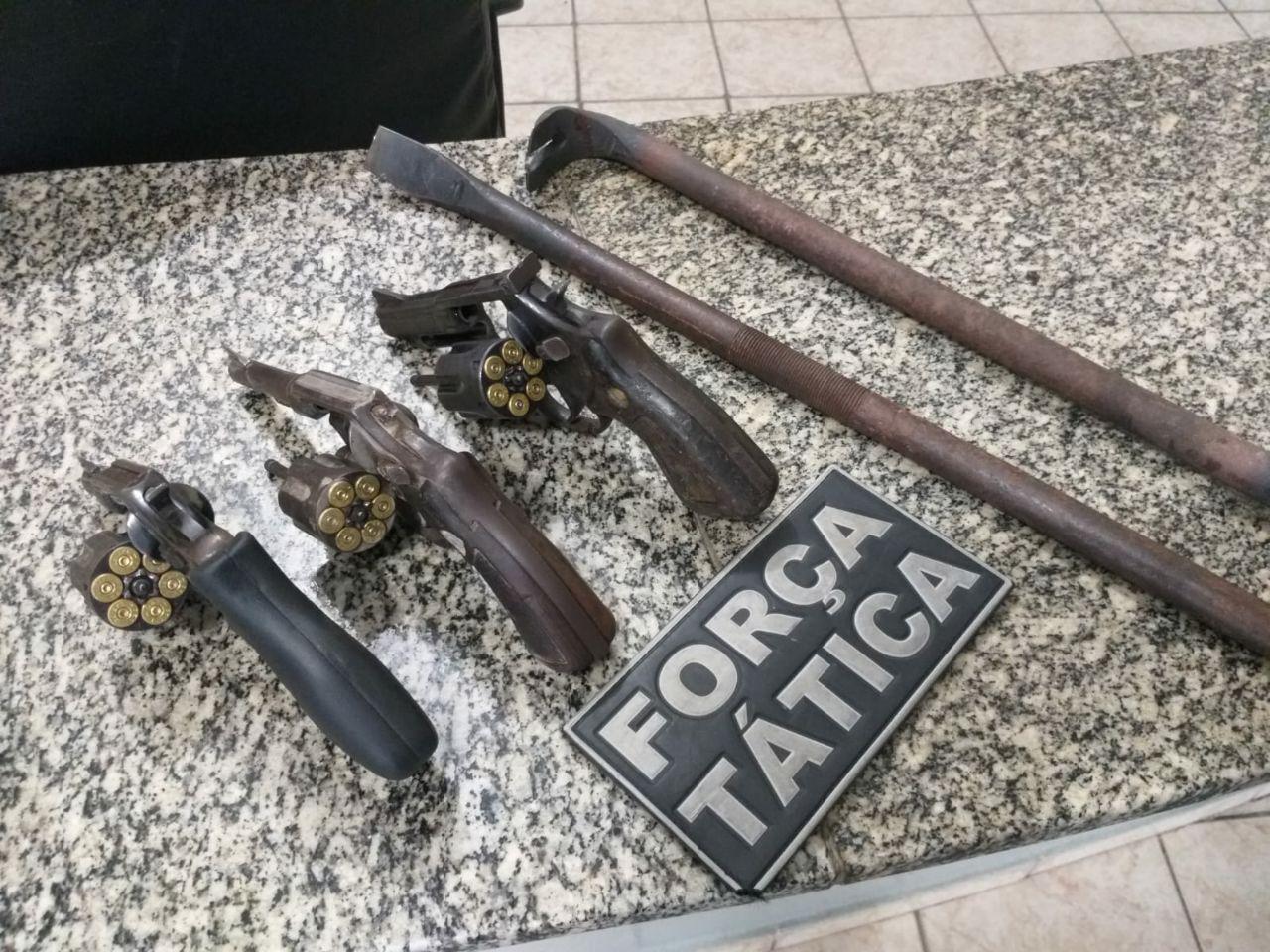 Imagem 1 -  Três assaltantes mortos em confronto com a Polícia no Santa Delmira, em Mossoró