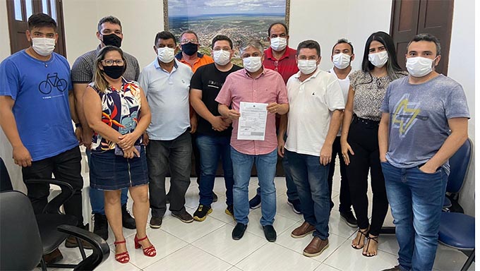Imagem 1 -  Prefeito assina ordem de serviço para investir R$ 2,7 milhões em pavimentação